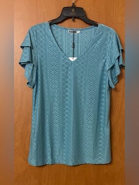 Kikula Women's Turquoise Eyelet Type Short Flutter Sleeve Shirt NWT Size Medium